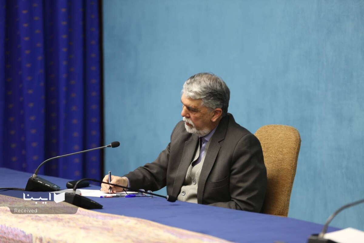  رهبر شهید بزرگترین حامی قلم و زبان فارسی در ایران معاصر است