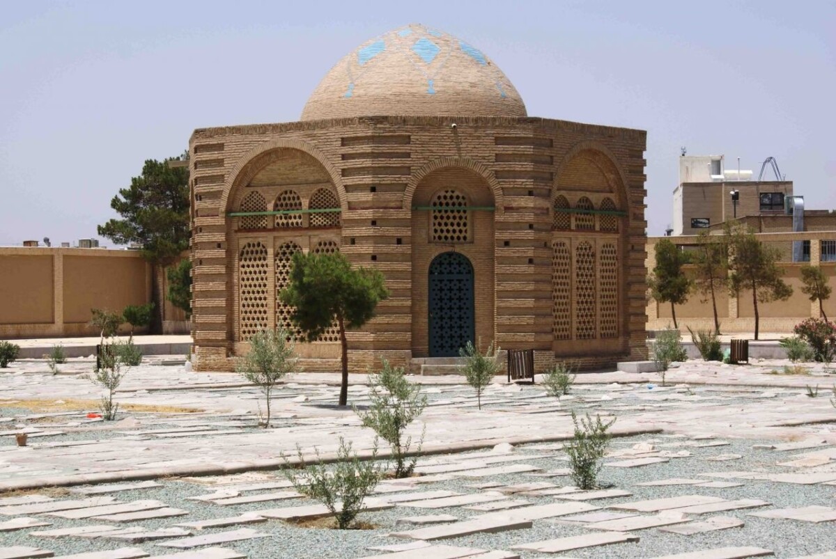 زندگی و زمانه سیّدمحمدعلی روضاتی؛ نامی میانِ ورقها
