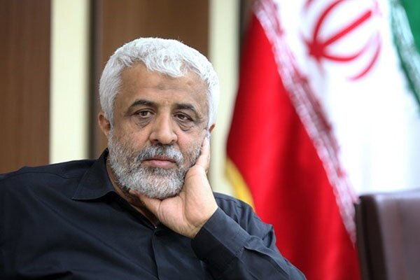 آقایی که یک تنه پدری کرد آقایی که یک تنه پدری کرد