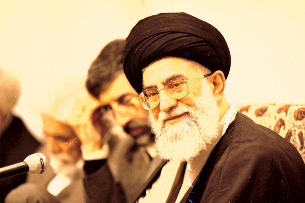 رهبر شهید، شاعری آشنا با فنون شعر بود رهبر شهید، شاعری آشنا با فنون شعر بود