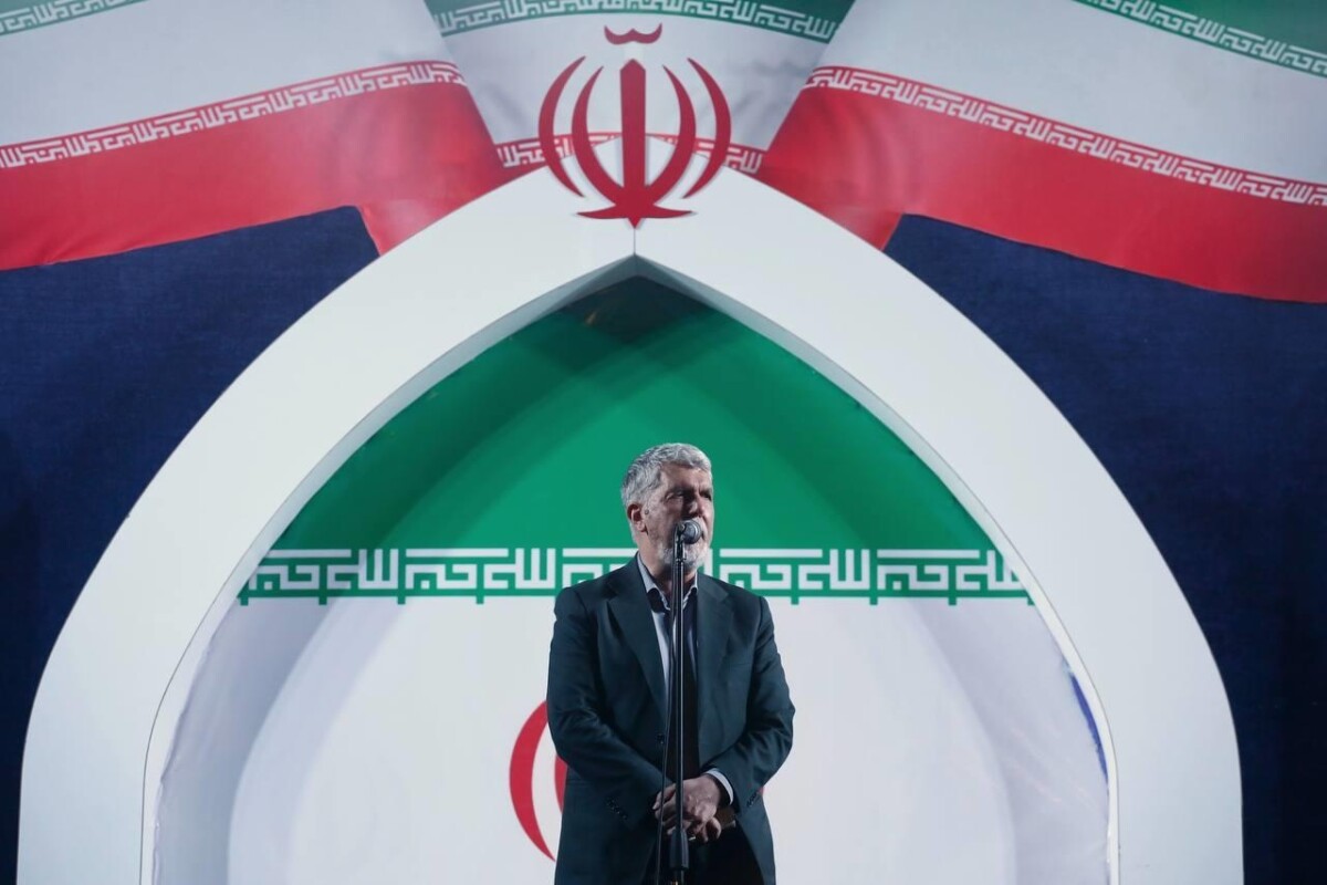 پرچم ایران را نمی‌توان از دست ملتی گرفت که قرن‌ها آن را بر دوش تاریخ خود حمل کرده است