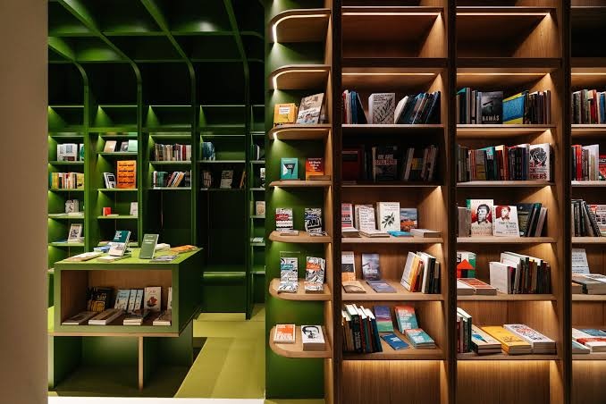 این روزها با کتاب دخل کتابفروشی نمی‌چرخد